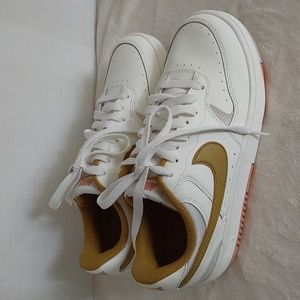 NIKE WOMEN'S Gamma Force Casual  Sneaker SIZE 7 Color Sail,Light Orewood Brown